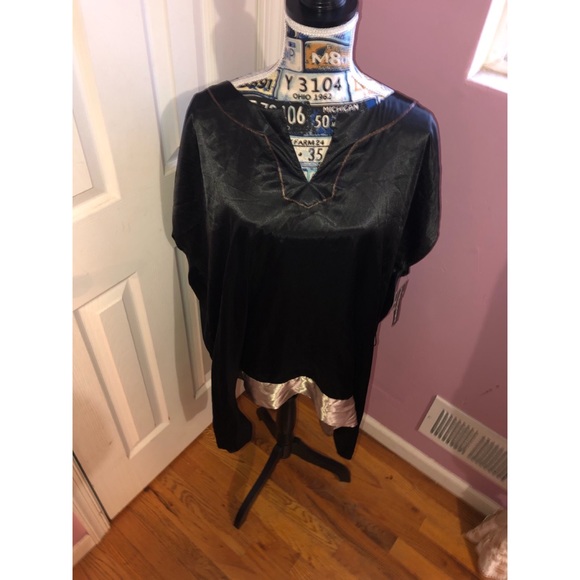 🦈Shark bite hem blouse🦈 - Picture 2 of 7